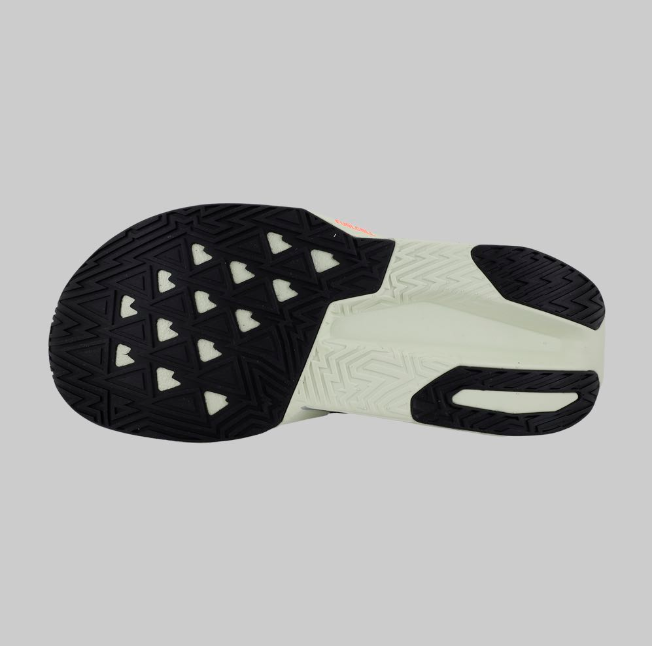 Tenis New Balance FuelCell Rebel V5 Mujer